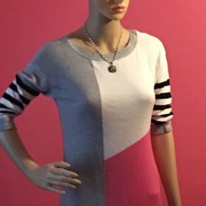 Women’s White House/Black market sweater🌷